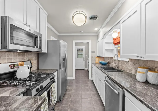 Photo 3 of Single family home for sale at 1011 E 45th Street, Austin, TX 78751 | MLS# 4377683 | Listing updated on 2026-10-24