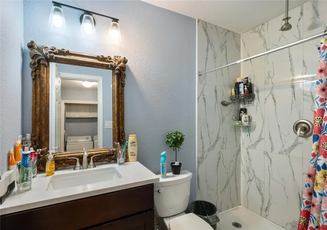 Listing Photo 2 - Condo for sale in building located at 9809 Aberdeen Wy, Austin, TX 78753