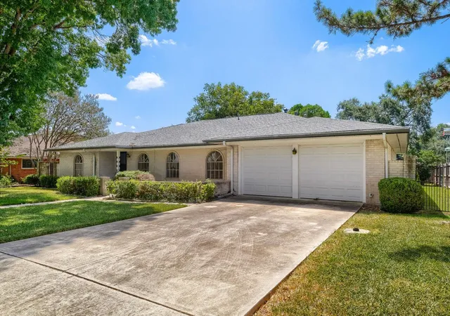 Photo 3 of Single family home for sale at 6018 Woodwick Dr, Windcrest, TX 78239 | MLS# 4031794 | Listing updated on 2026-09-22