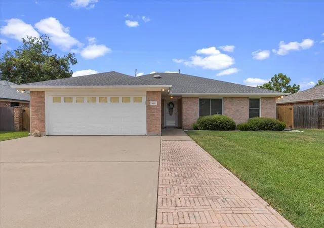 Photo 1 of Sale Pending at 805 Craddock Ct, Smithville, TX 78957 | MLS# 4615291 | Listing updated on 2026-08-26
