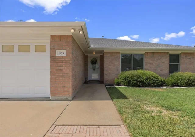 Photo 3 of Sale Pending at 805 Craddock Ct, Smithville, TX 78957 | MLS# 4615291 | Listing updated on 2026-08-26