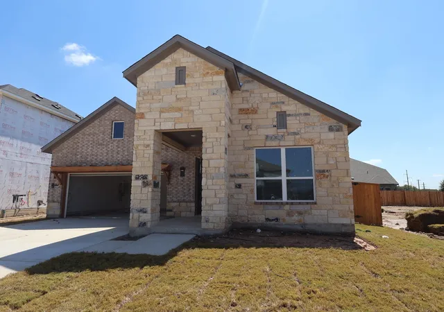 Photo 2 of Single family home for sale at 124 Leland Ave, Buda, TX 78610 | MLS# 2954741 | Listing updated on 2026-09-04