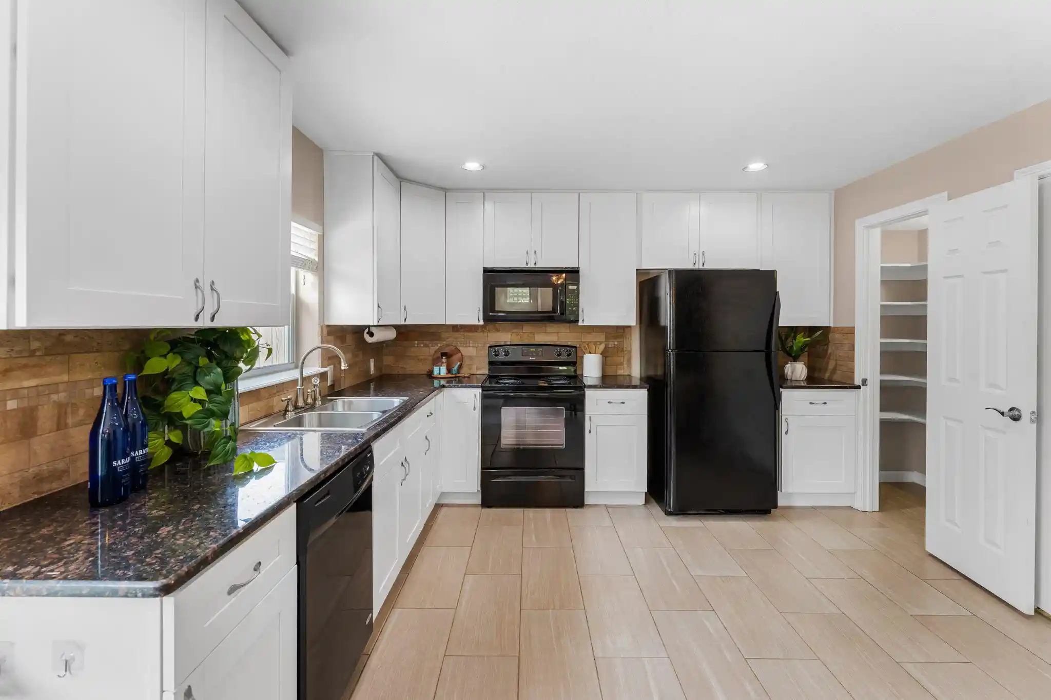 Listing Photo 2 - Condo for sale in 13323 Villa Park Dr Unit B located at 13323 Villa Park Dr Unit B, Austin, TX 78729 - Unit 13323 Villa Park Dr Unit B