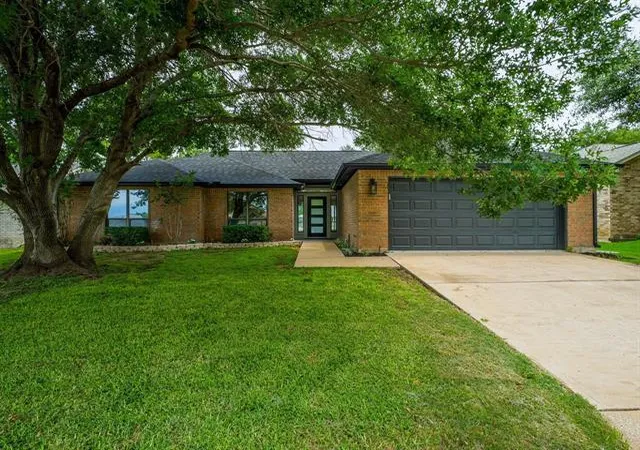 Photo 2 of Single family home for sale at 416 Spyglass St, Meadowlakes, TX 78654 | MLS# 4304792 | Listing updated on 2026-10-06