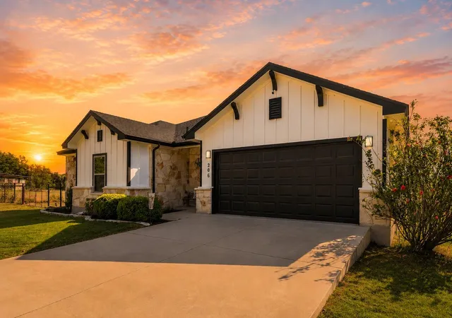 2nd image of 206 Brizendine Ave, Florence, TX 76527 | MLS# 3169470