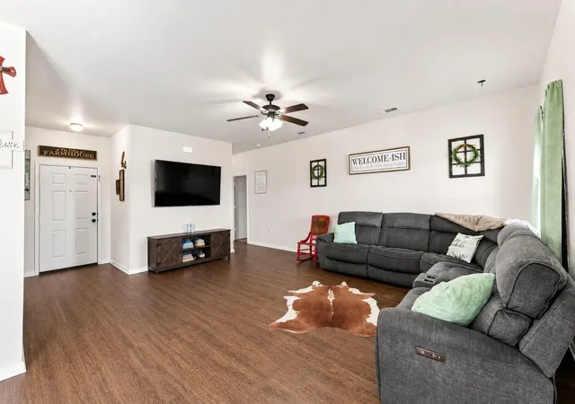 3rd image of 206 Brizendine Ave, Florence, TX 76527 | MLS# 3169470