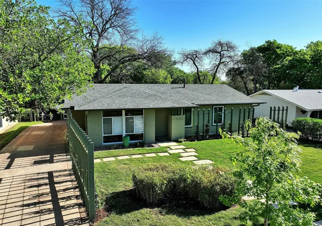 3rd image of 1302 Berkshire Dr, Austin, TX 78723 | MLS# 5458454