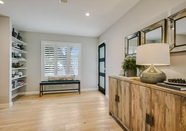 Photo 3 of Sale Pending at 6604 Argentia Rd, Austin, TX 78757 | MLS# 6078147 | Listing updated on 2026-08-24