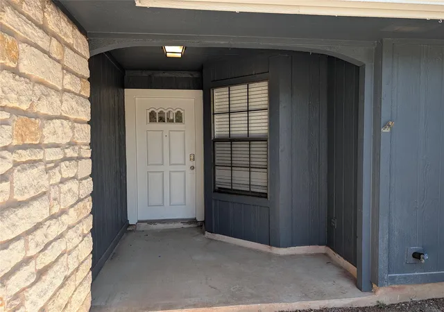 Photo 3 of Sale Pending at 502 Dry Crk Cv, Round Rock, TX 78681 | MLS# 5631461 | Listing updated on 2026-08-22