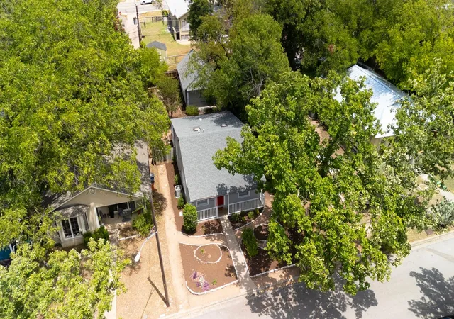 Photo 3 of Single family home for sale at 708 Keasbey St, Austin, TX 78751 | MLS# 6125418 | Listing updated on 2026-09-06