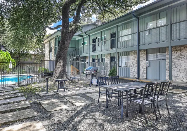 2nd image of 2303 E Side Dr, Austin, TX 78704