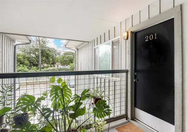 3rd image of 2303 E Side Dr #201, Austin, TX 78704 | MLS# 5656315