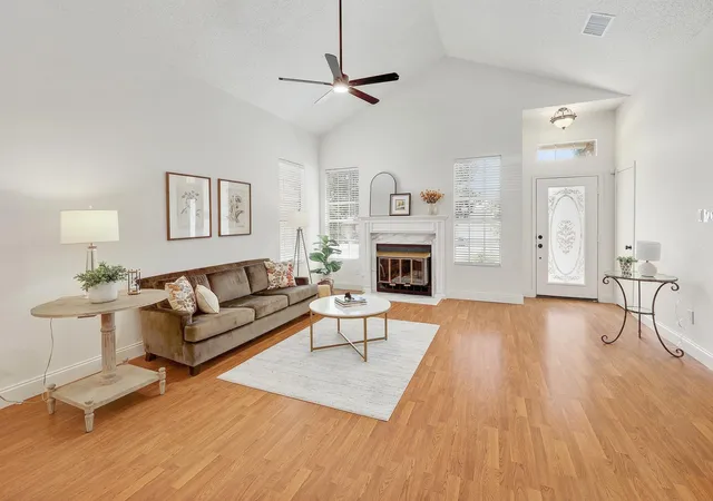 Photo 1 of Single family home for sale at 2012 Castle View Dr, Austin, TX 78728 | MLS# 2725495 | Listing updated on 2026-10-27