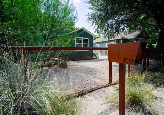 3rd image of 719 Springdale Rd, Austin, TX 78702 | MLS# 5531816