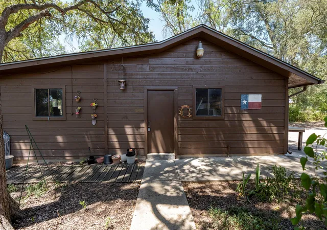 Photo 4 of Single family home for sale at 315 Caracara Dr, Buda, TX 78610 | MLS# 7303092 | Listing updated on 2026-10-01