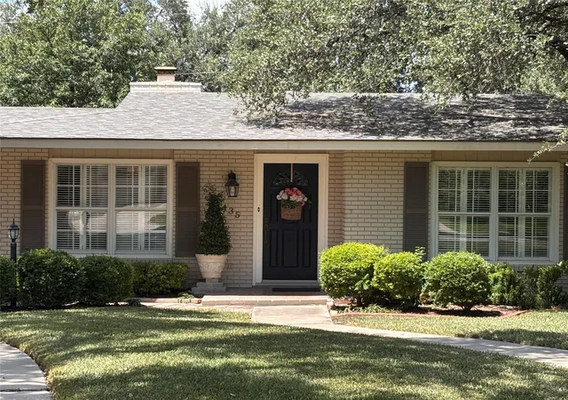 Photo 1 of Sale Pending at 435 Forrest Hl Dr, San Antonio, TX 78209 | MLS# 6234654 | Listing updated on 2026-09-01