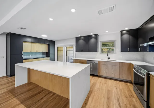 Photo 2 of Single family home for sale at 9009 Comburg Dr, Austin, TX 78748 | MLS# 5078221 | Listing updated on 2026-10-26