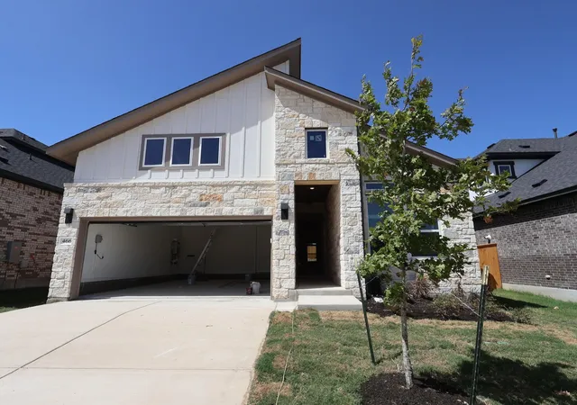 Photo 1 of Sale Pending at 466 Bishop Wood Rd, Dripping Springs, TX 78620 | MLS# 8377145 | Listing updated on 2026-09-28
