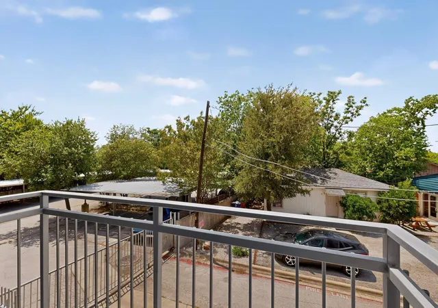 2nd image of 2931 E 12Th St, Austin, TX 78702