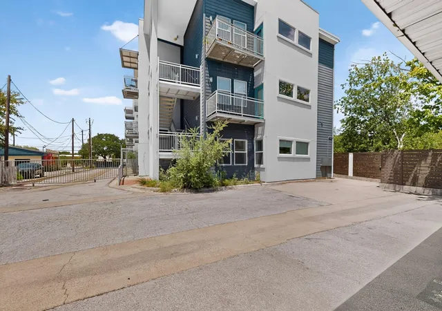 3rd image of 2931 E 12Th St, Austin, TX 78702