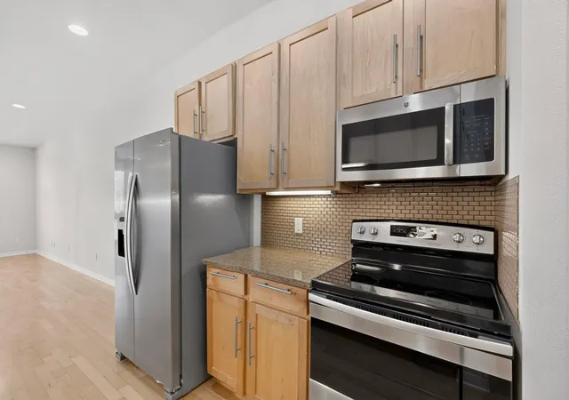 5th image of 2931 E 12Th St, Austin, TX 78702