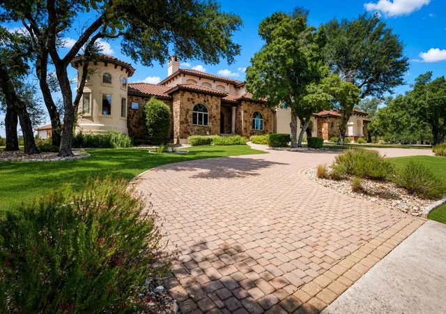 2nd image of 8001 Magnolia Ridge Cv, Austin, TX 78738 | MLS# 3981100