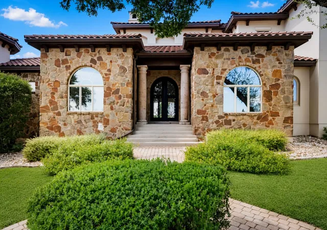 3rd image of 8001 Magnolia Ridge Cv, Austin, TX 78738 | MLS# 3981100