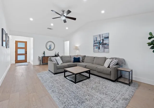 4th image of 6008 Smith Oak Trl, Austin, TX 78749 | MLS# 4561307