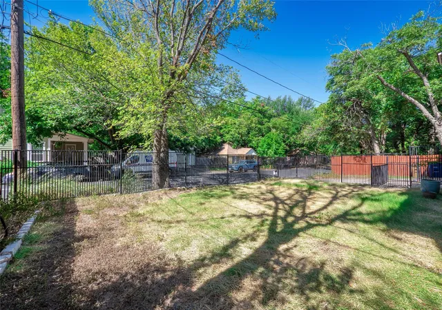 Photo 2 of Single family home for sale at 108 E 46th Street, Austin, TX 78751 | MLS# 8170758 | Listing updated on 2026-10-21