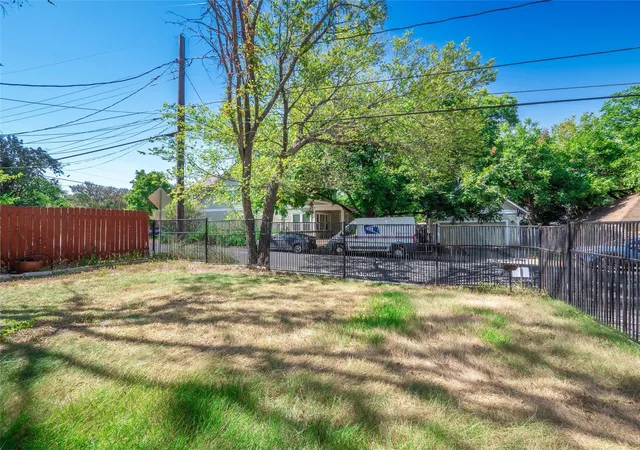 3rd image of 108 E 46Th St, Austin, TX 78751 | MLS# 8170758