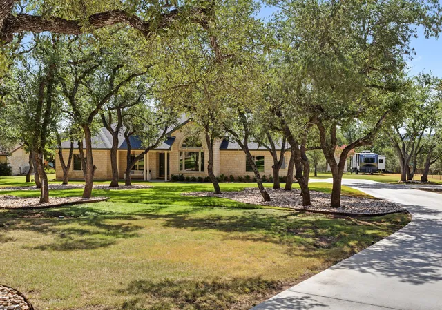 2nd image of 607 Bending Oak Dr, Dripping Springs, TX 78620 | MLS# 8720523