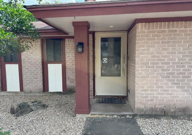 Photo 3 of Single family home for sale at 7505 Hl Meadow Cir, Austin, TX 78736 | MLS# 7193978 | Listing updated on 2026-09-17