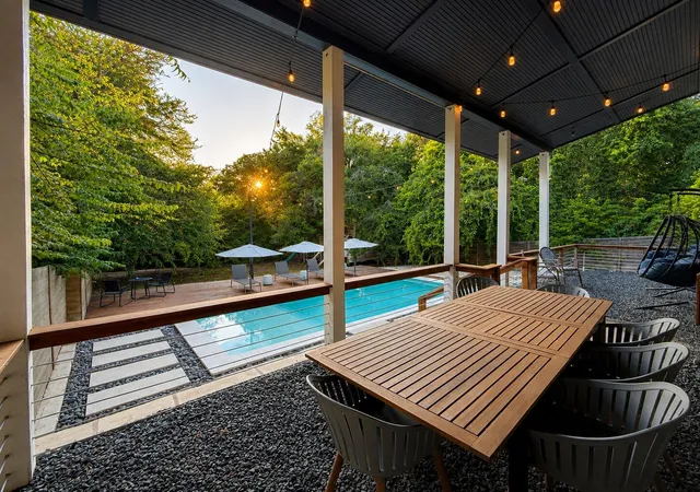 4th image of 1214 Deloney St, Austin, TX 78721 | MLS# 8946052