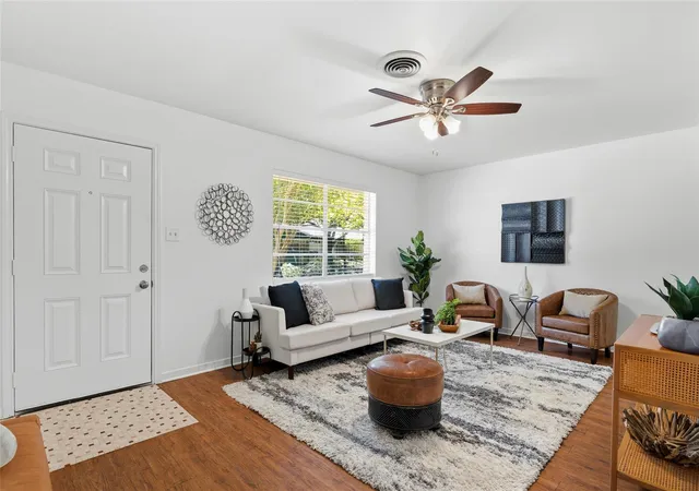3rd image of 2206 Alta Vista Ave, Austin, TX 78704 | MLS# 1870503