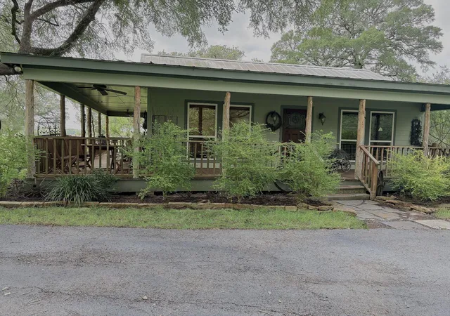 1st image of 425 Willow Springs Rd, Fayetteville, TX 78940 | MLS# 3528921