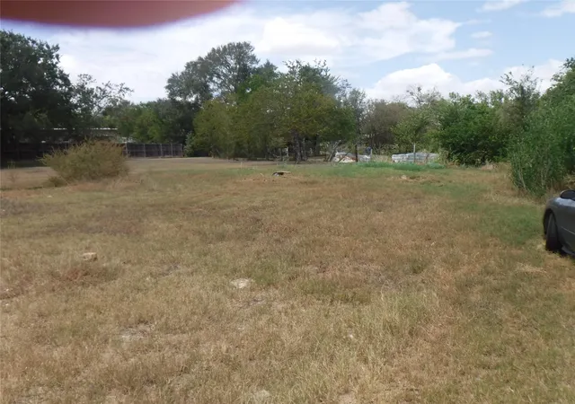 image of 310 Houston St, Elgin, TX 78621 | MLS# 1481369