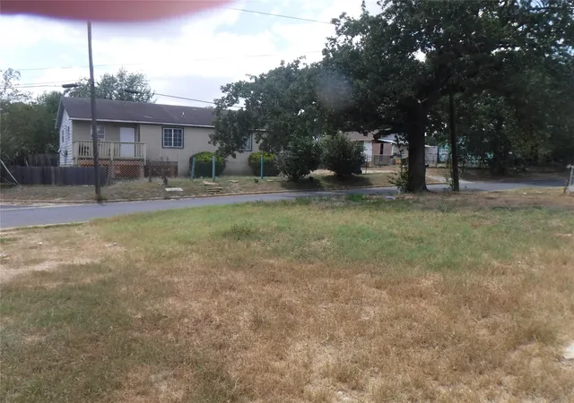 image of 310 Houston St, Elgin, TX 78621 | MLS# 1481369