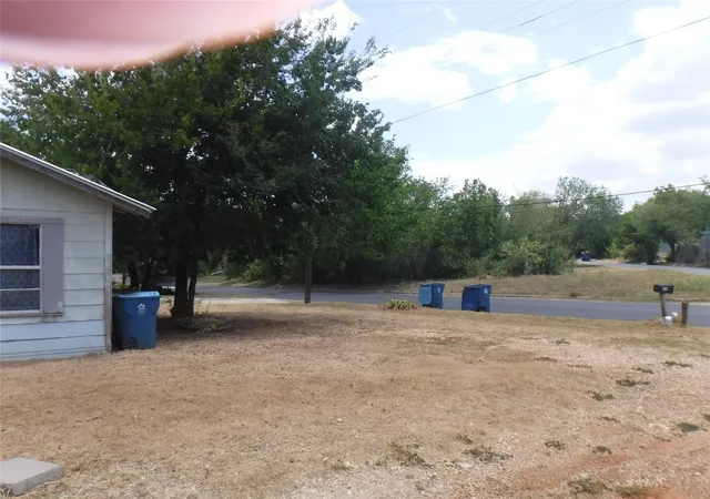 image of 310 Houston St, Elgin, TX 78621 | MLS# 1481369