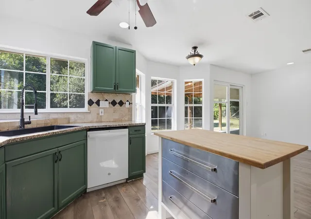 Photo 3 of Single family home for sale at 703 Post Oak Cir, Cedar Park, TX 78613 | MLS# 9465186 | Listing updated on 2026-10-05