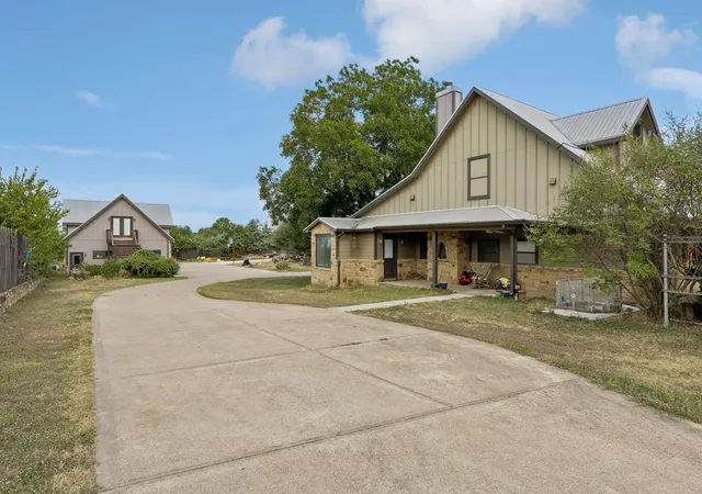 Photo 2 of Mansion for sale at 10111 Signal Hill Rd, Austin, TX 78737 | MLS# 8820472 | Listing updated on 2026-08-28