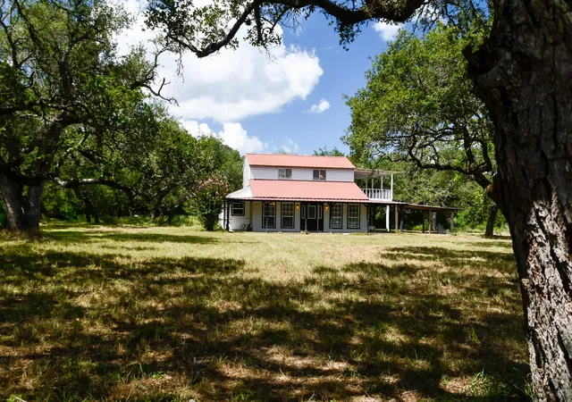 4th image of 1097 White Loop Rd, Columbus, TX 78934 | MLS# 9676808