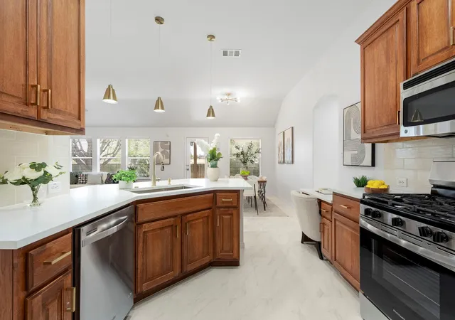 3rd image of 18916 Alnwick Castle Dr, Pflugerville, TX 78660 | MLS# 4140055