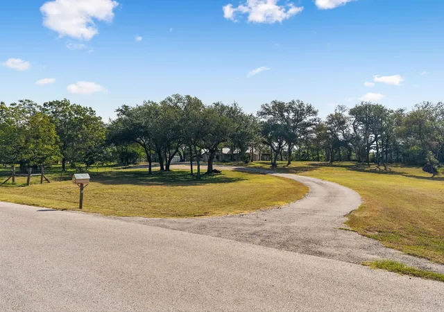 2nd image of 1127 Penion Dr, Austin, TX 78748 | MLS# 8635733