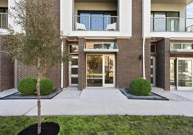 Photo 3 of Sale Pending at 3820 Berkman Dr, Austin, TX 78723 | MLS# 2545489 | Listing updated on 2026-09-03