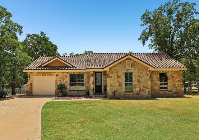 1st image of 126 King St, Bastrop, TX 78602 | MLS# 7175410