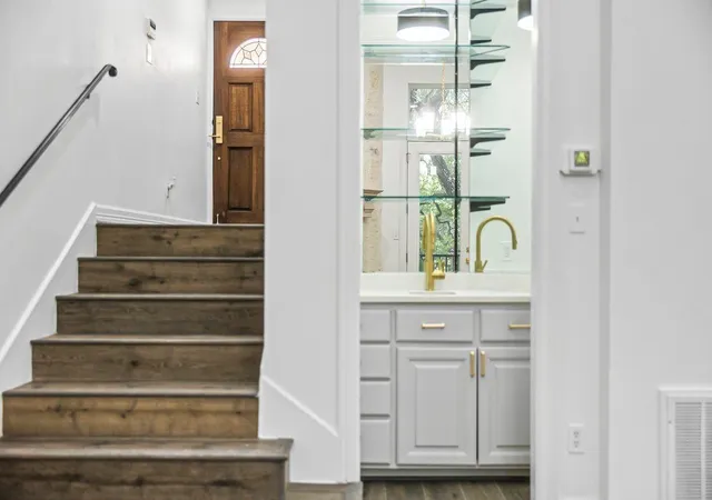 3rd image of 1701 Spyglass Dr #2, Austin, TX 78746 | MLS# 9447097