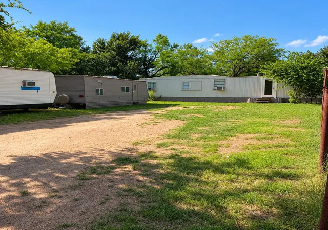Manufactured home for sale at 820 Austin St, Kingsland, TX 78639 | MLS# 8672946