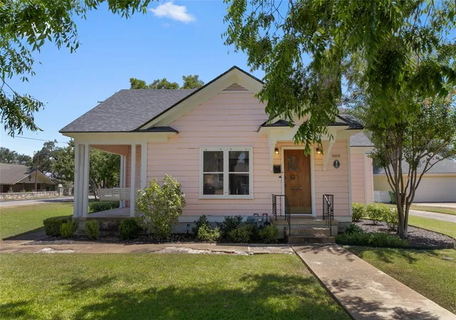 1st image of 909 E Liberty Ave, Round Rock, TX 78664 | MLS# 1331777