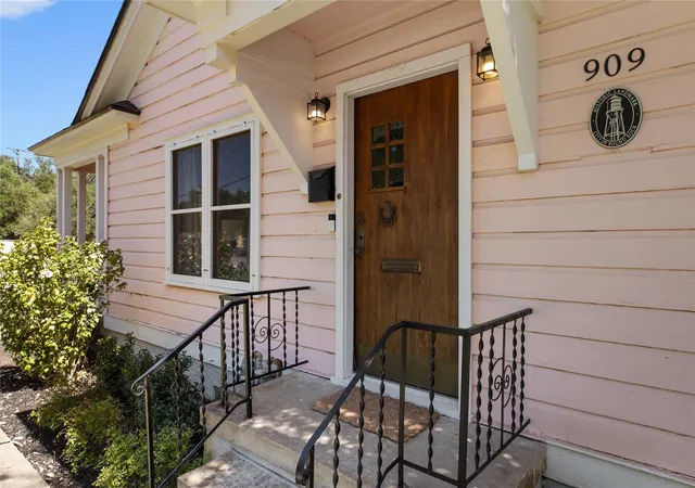 3rd image of 909 E Liberty Ave, Round Rock, TX 78664 | MLS# 1331777