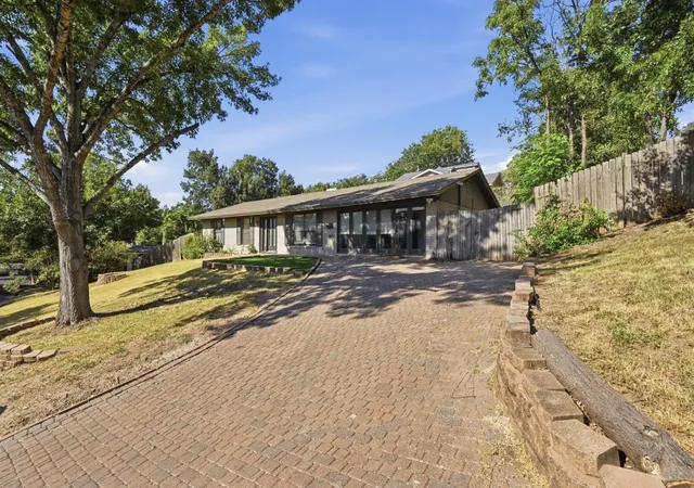 Photo 3 of Sale Pending at 2600 Oakhaven Dr, Austin, TX 78704 | MLS# 7635766 | Listing updated on 2026-09-17
